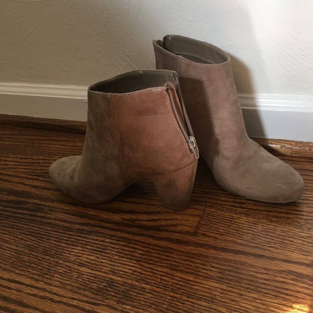 Express Grey Booties - Picture 2 of 4